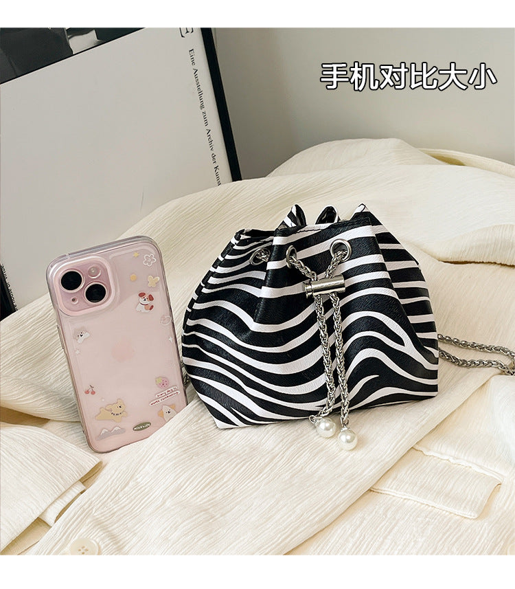 Personalized Chain Large Capacity Stylish Fashion Leopard Print Drawstring Winter2024New Zebra Pattern Shoulder Bucket Bag