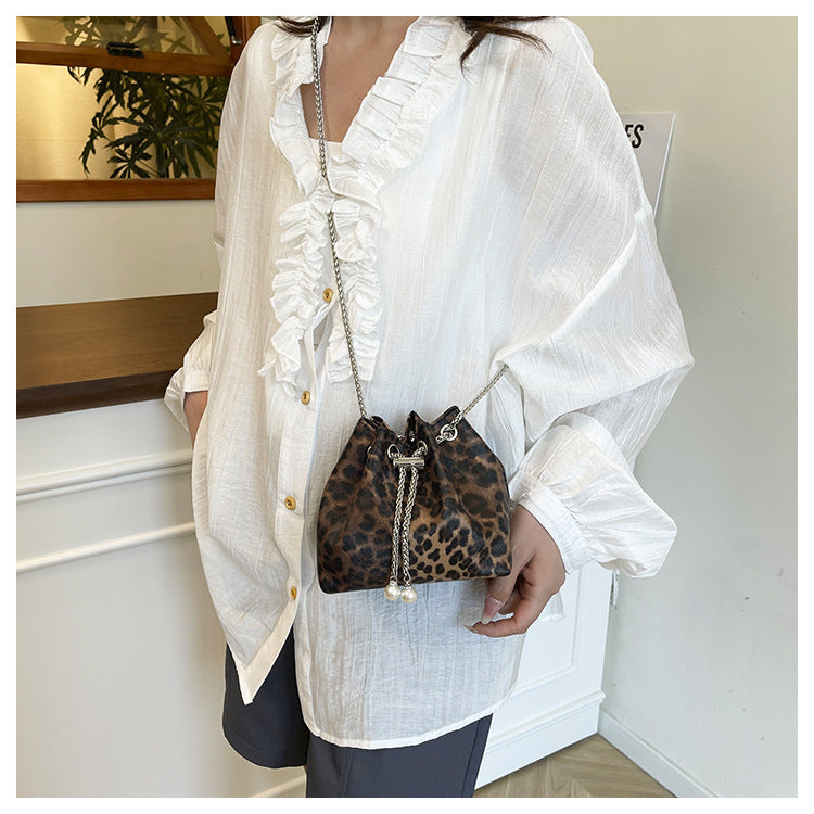 Personalized Chain Large Capacity Stylish Fashion Leopard Print Drawstring Winter2024New Zebra Pattern Shoulder Bucket Bag