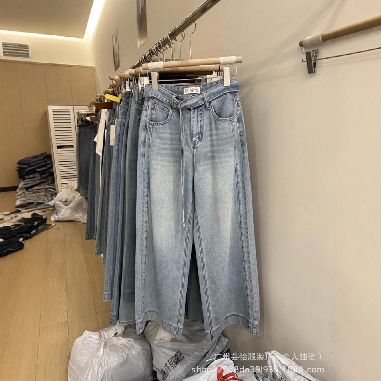 Xintang Jeans2025New High-Waisted Slim Fit Flared Jeans Wholesale Live Streaming Source