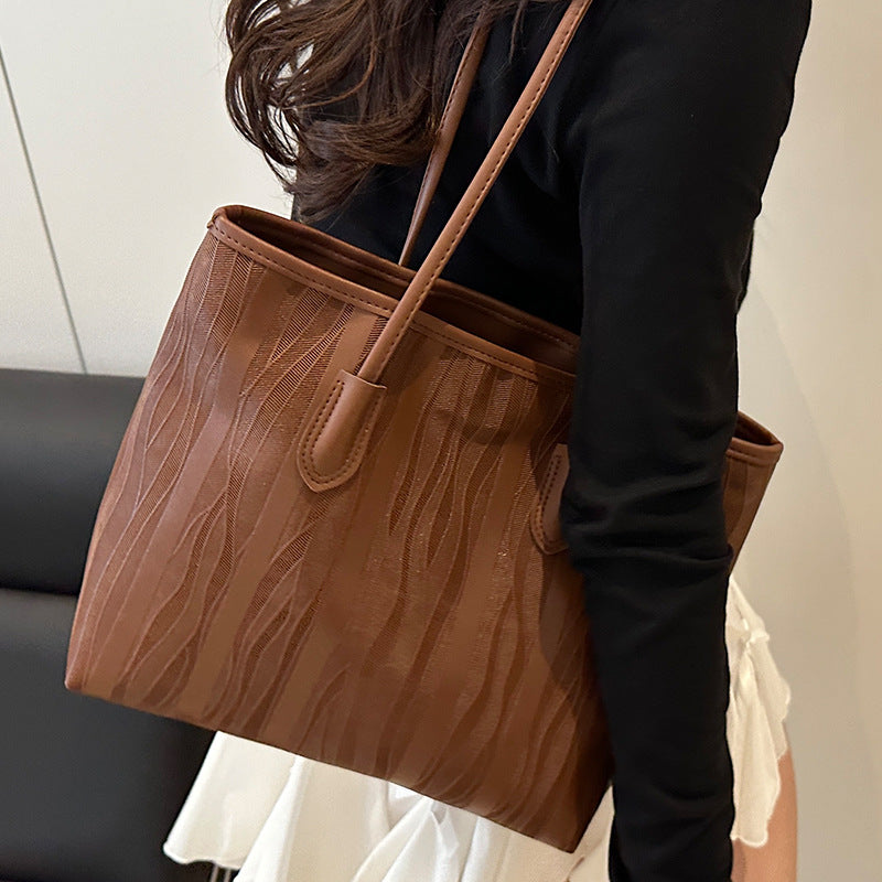 Casual Patchwork Fashion Large Capacity Pendant2025Spring New Fashion Commuting Texture Casual Shoulder Tote Bag for Women