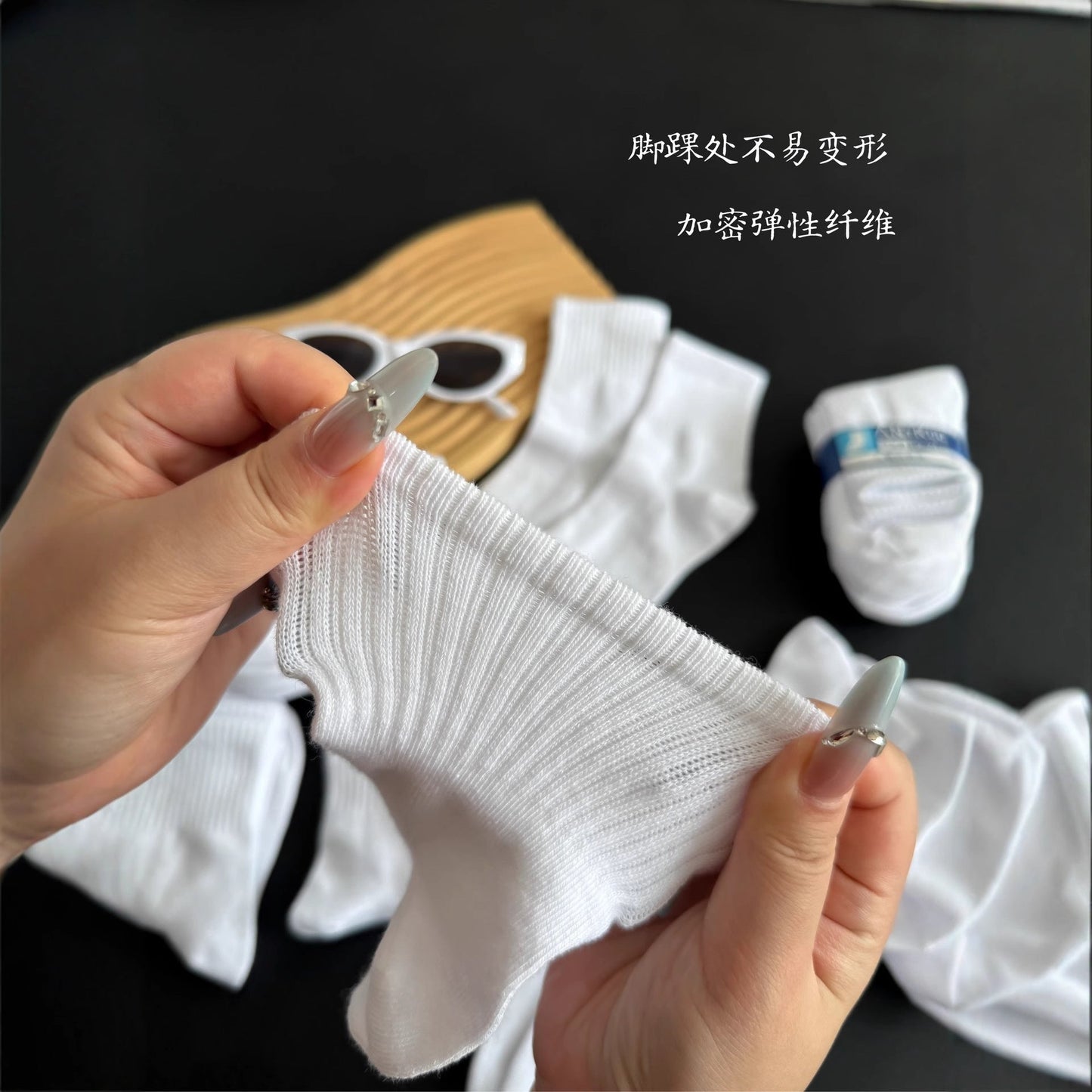 Children's Mid-Calf White Socks Moisture-Wicking Breathable Simple Sports Socks for Boys and Girls Comfortable and Durable White Socks http://detail.1688.com/offer/969182966859.html