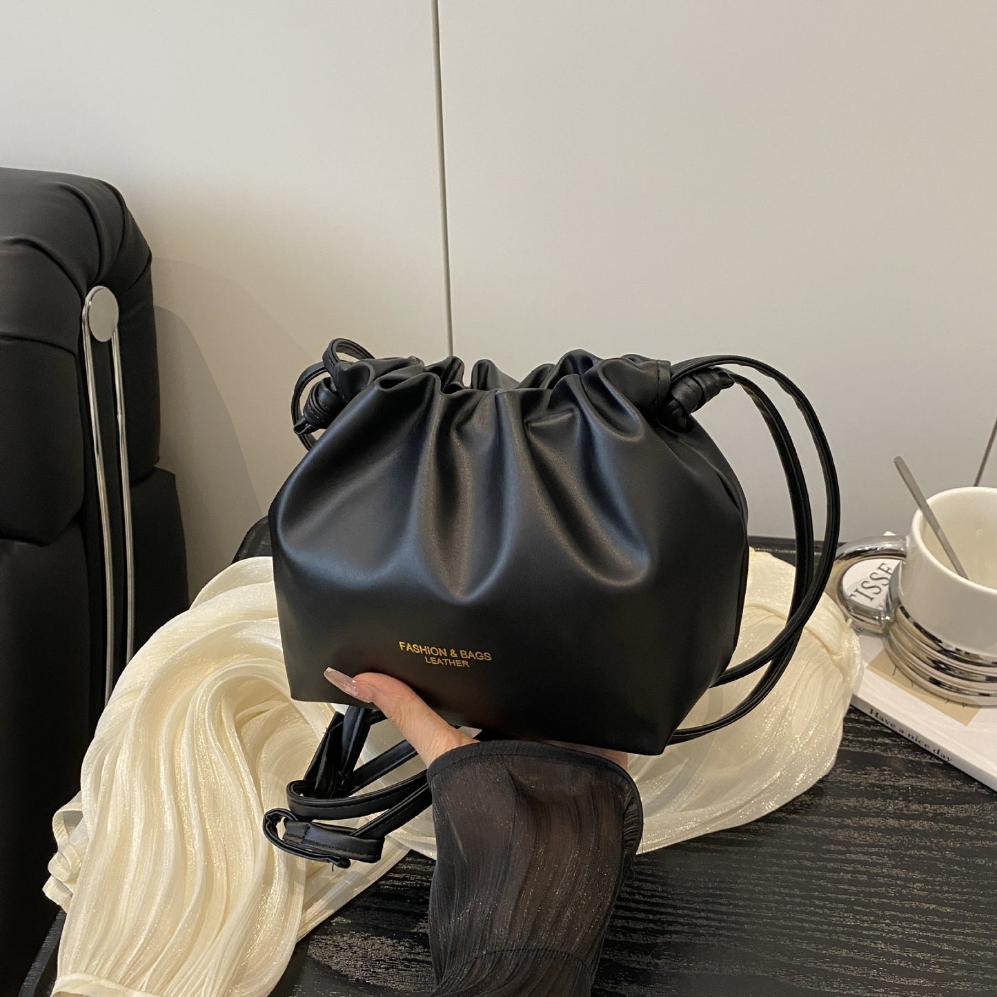 This year's trendy casual fashion elegant women's bag2025New versatile trendy single-shoulder bag with a high-end feel bucket bag