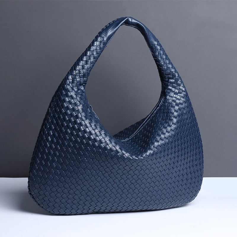 2025New Crescent Moon Women's Bag Fully Handwoven Handheld Dumpling Bag Fashionable Versatile European and American Style Single Shoulder Underarm Bag