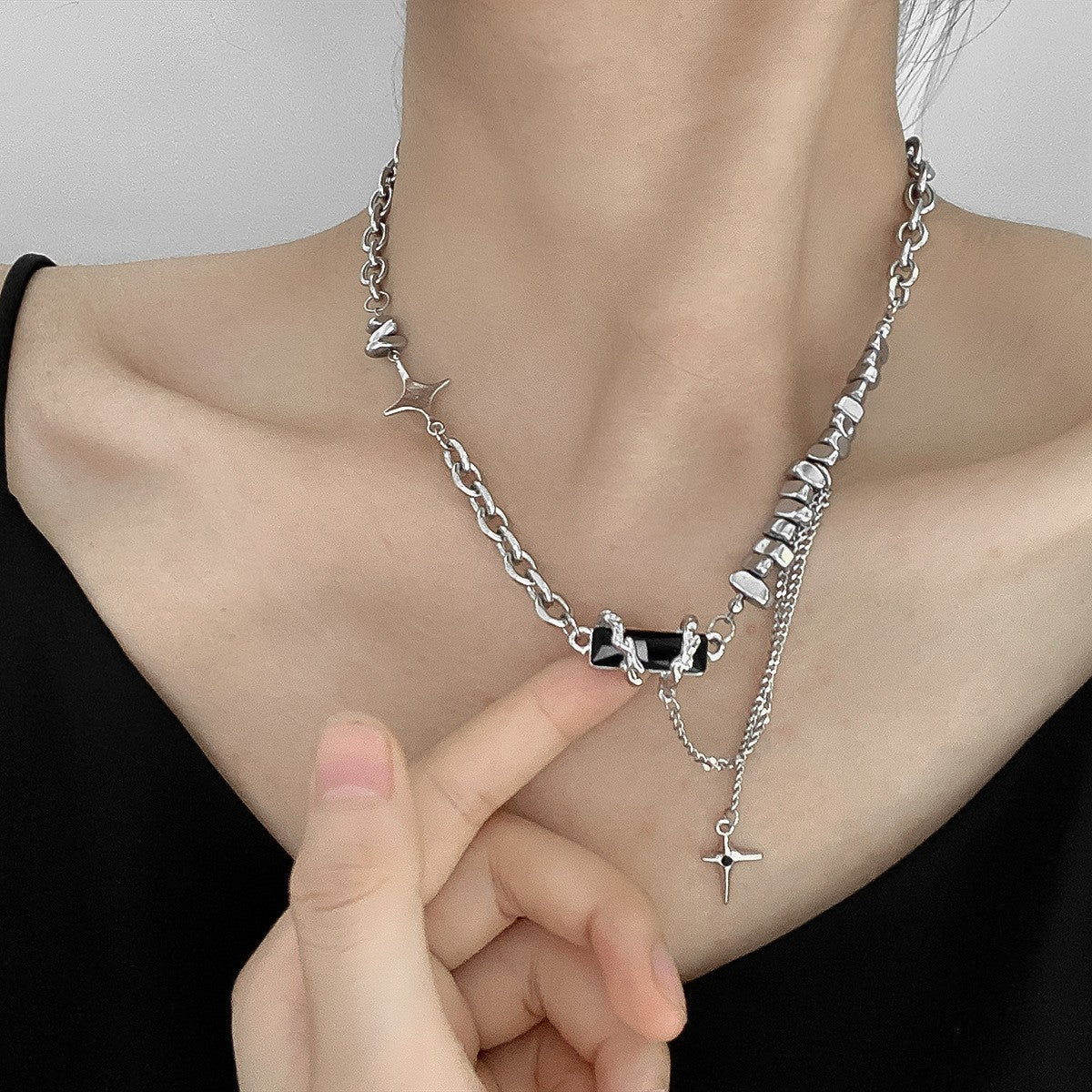 Light Luxury Niche Design Y2K Necklace Bracelet Set Elegant Versatile Sweet Cool Spicy Girl Choker High-end Collarbone Chain