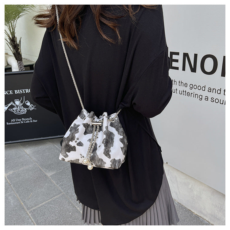 Personalized Chain Large Capacity Stylish Fashion Leopard Print Drawstring Winter2024New Zebra Pattern Shoulder Bucket Bag