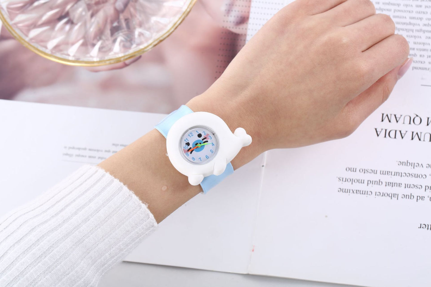 Children's Cute Fashion Snap Watch for Boys and Girls Quartz Watch Childlike Chronograph Large Dial