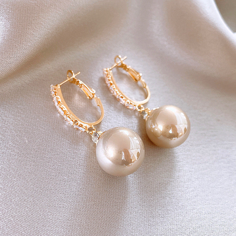 Pearl Earrings with a Sense of Sophistication Real Gold Electroplated Silver Needle French Retro Palace Style Earrings Versatile Ear Jewelry Wholesale