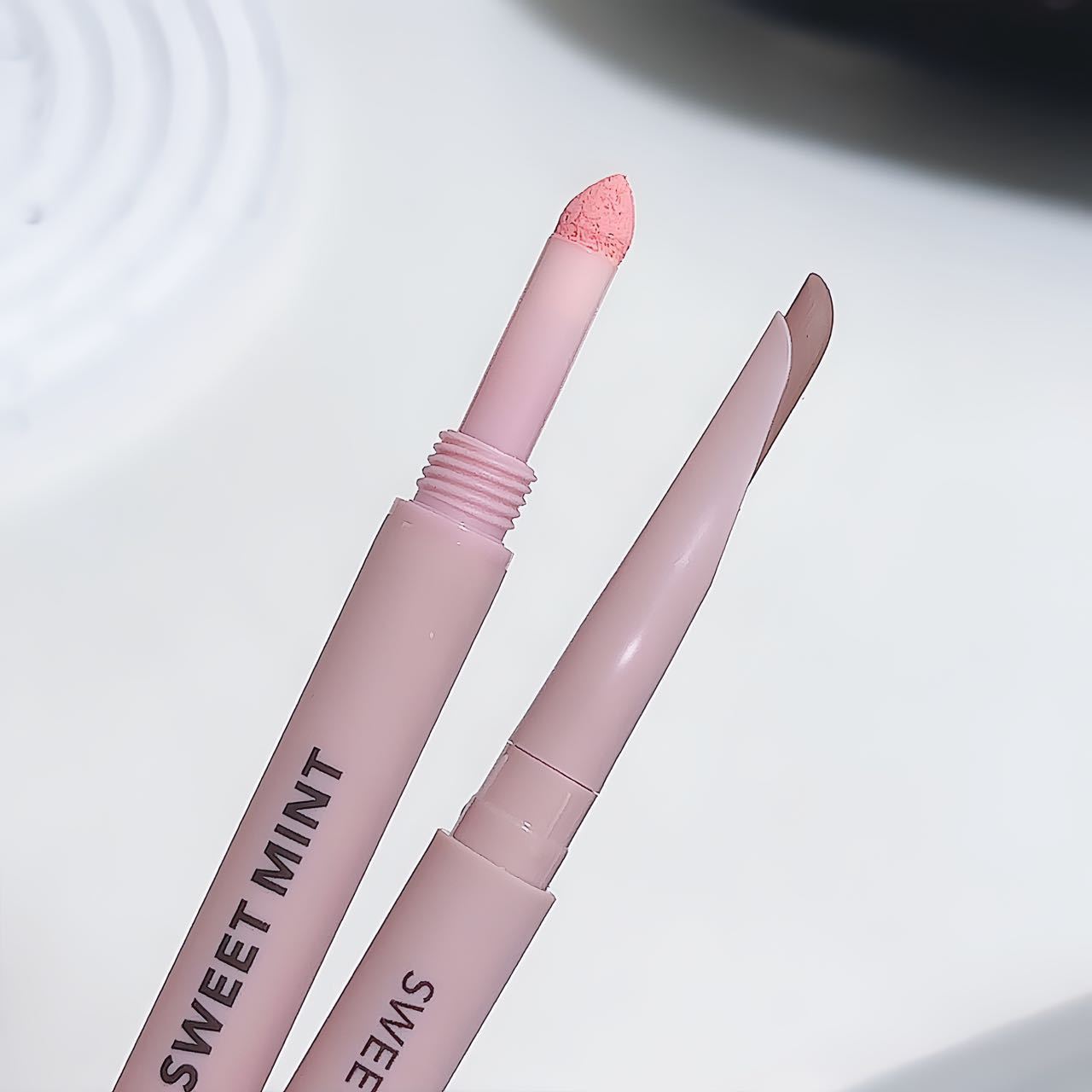 sweet mint Crescent Double-Ended Eyeliner Pen Pearlescent Fine Shimmer Lower Shadow Contour Highlight Brightening1434