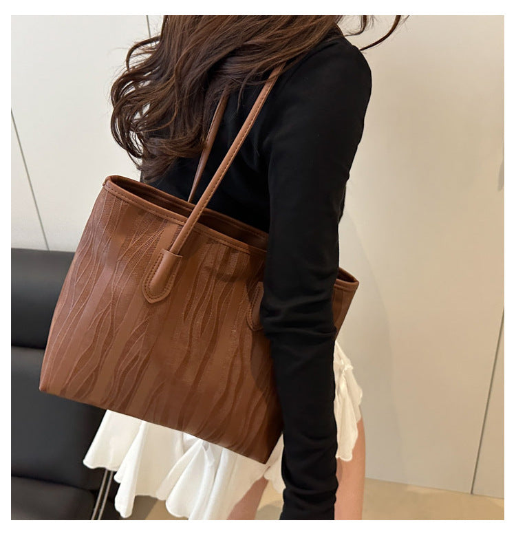 Casual Patchwork Fashion Large Capacity Pendant2025Spring New Fashion Commuting Texture Casual Shoulder Tote Bag for Women