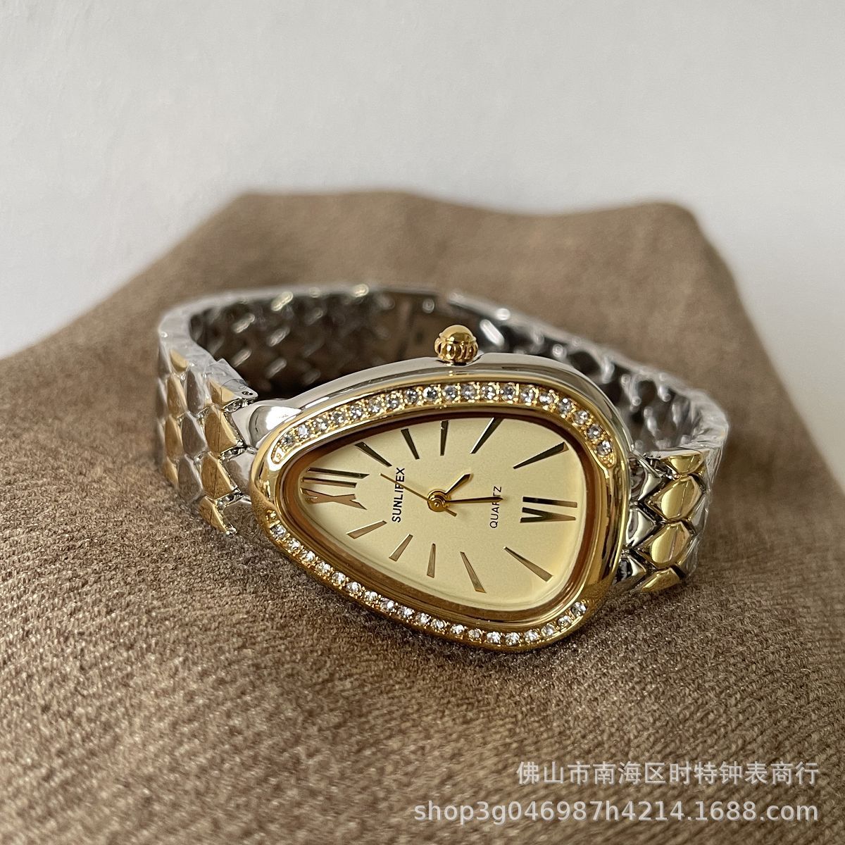 Internet Celebrity Middle Ages vintage Vintage Chain Watch for Women, Light Luxury, Mother-of-Pearl, High Aesthetic, Fashionable, Elegant, Live Streaming, Cross-Border
