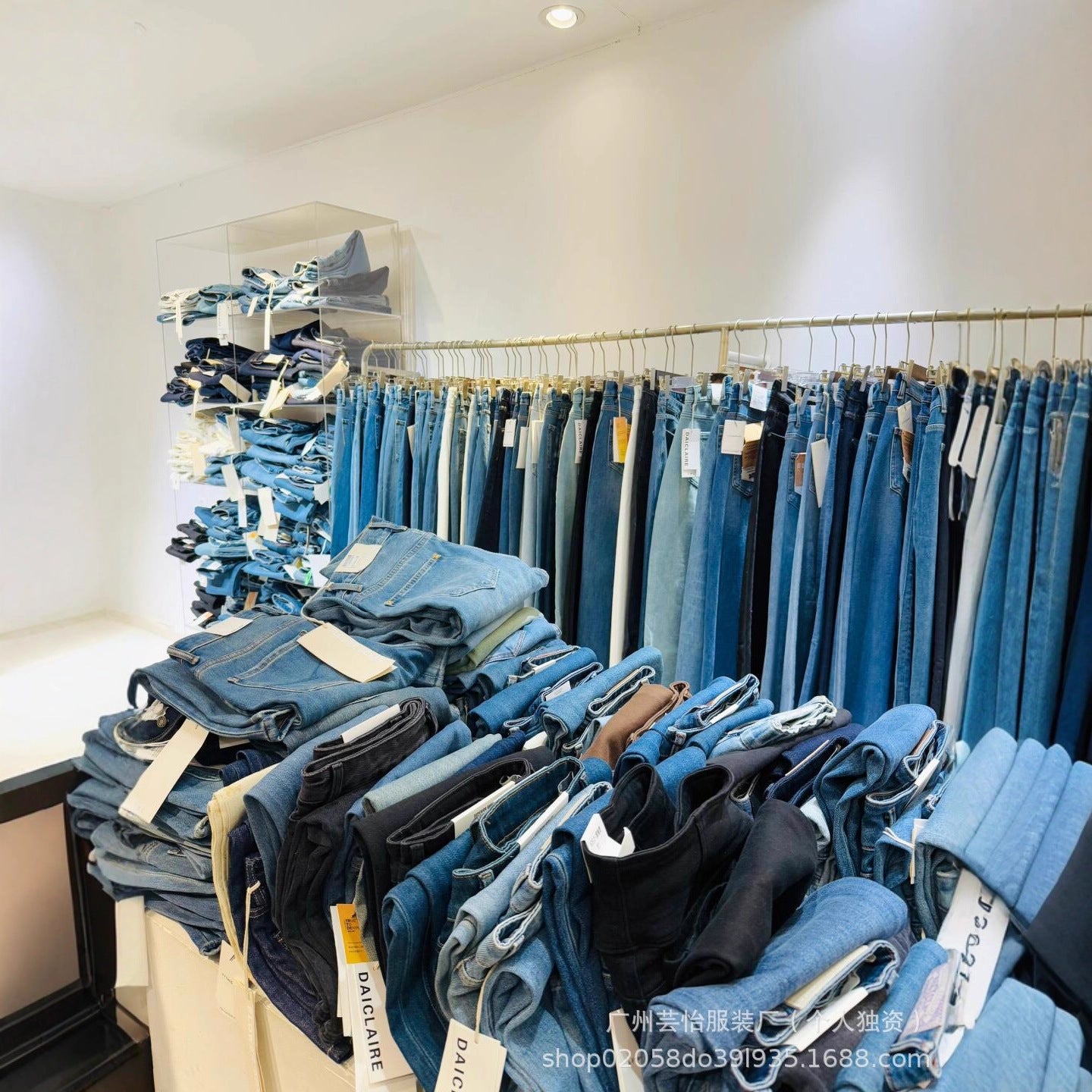 Xintang Jeans2025New High-Waisted Slim Fit Flared Jeans Wholesale Live Streaming Source