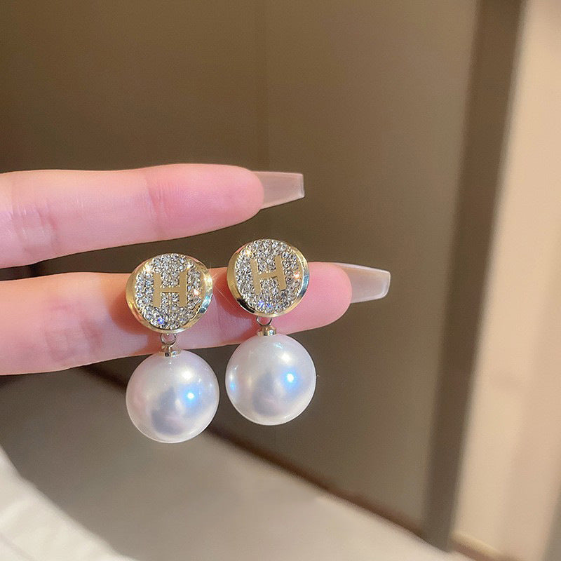 Pearl Earrings with a Sense of Sophistication Real Gold Electroplated Silver Needle French Retro Palace Style Earrings Versatile Ear Jewelry Wholesale