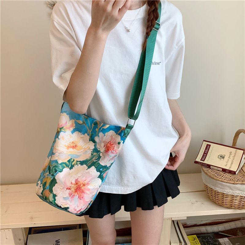 New2025Floral Oil Painting Niche Large Capacity Versatile Commuter Bucket High-end Bag Women's Shoulder Bag Hot Item