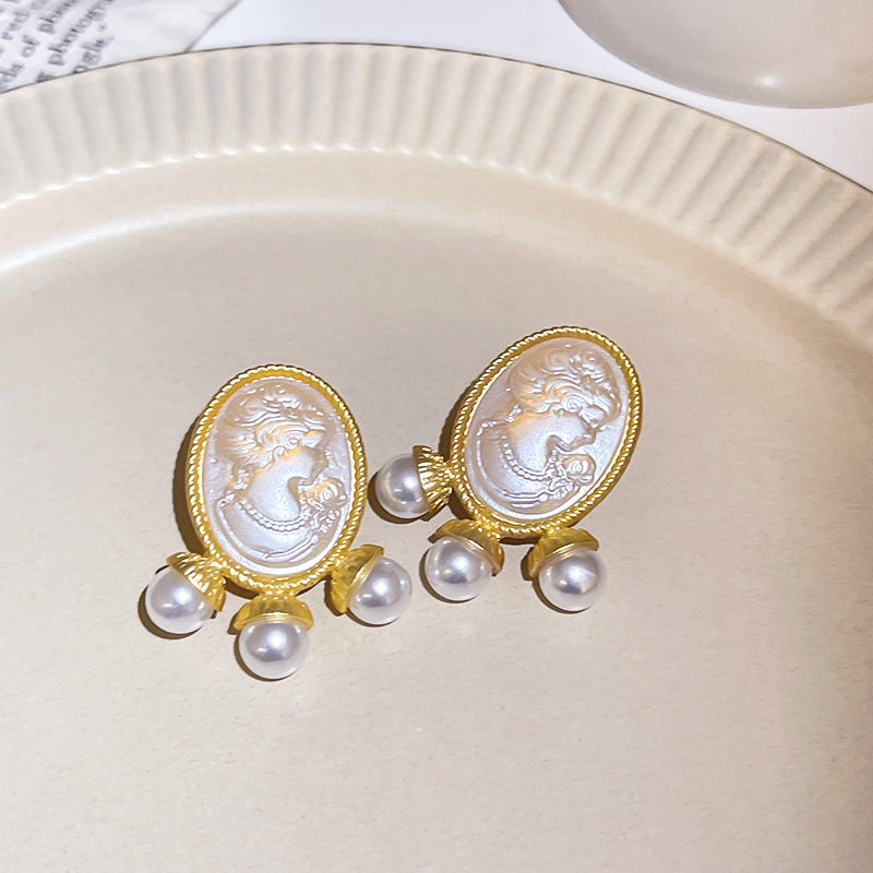 Medieval vintage Silver Needle Stud Earrings Elegant Light Luxury Palace Style Pearl Earrings Versatile High-end Vintage Earrings