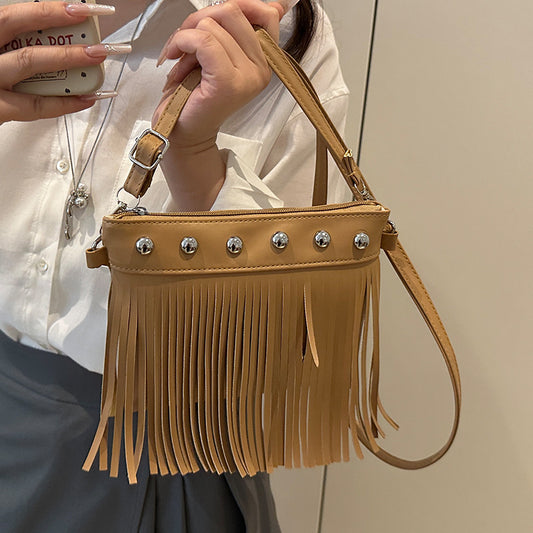French retro tassel commuter bucket bag for women2025Summer new cross-border style soft shoulder crossbody tassel bag