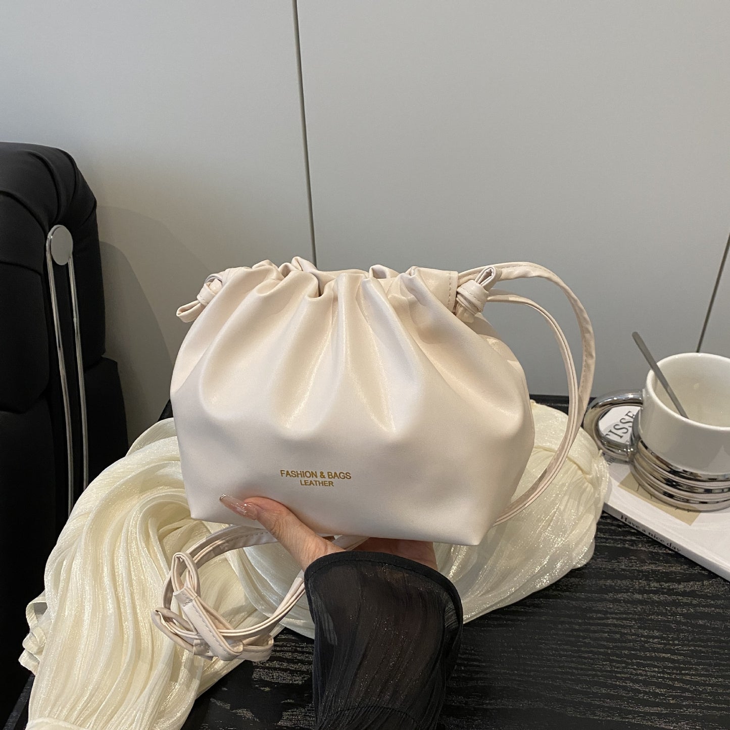 This year's trendy casual fashion elegant women's bag2025New versatile trendy single-shoulder bag with a high-end feel bucket bag