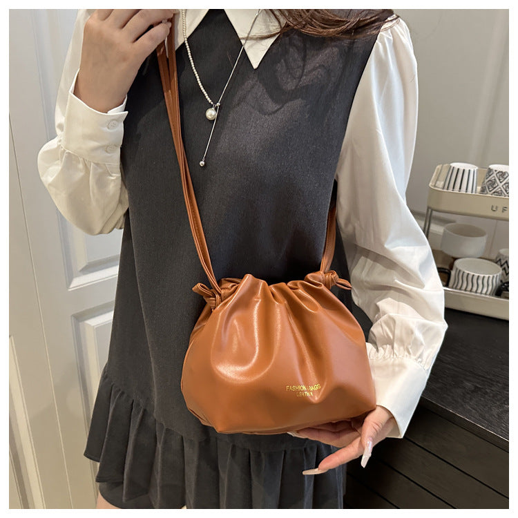 This year's trendy casual fashion elegant women's bag2025New versatile trendy single-shoulder bag with a high-end feel bucket bag