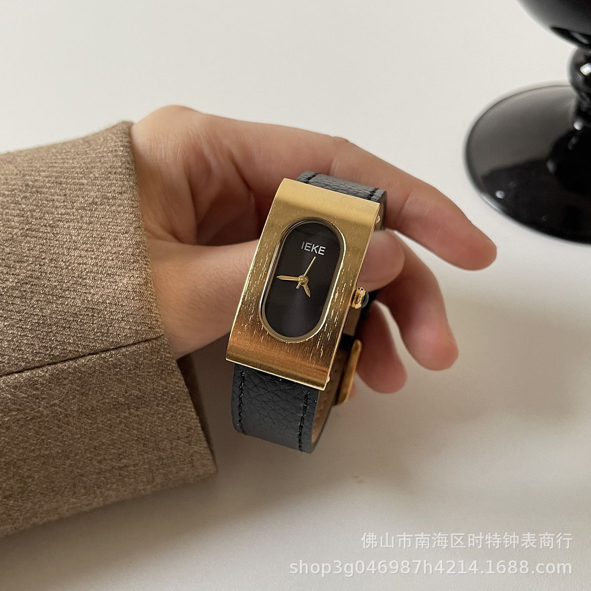 Internet Celebrity Middle Ages vintage Vintage Chain Watch for Women, Light Luxury, Mother-of-Pearl, High Aesthetic, Fashionable, Elegant, Live Streaming, Cross-Border