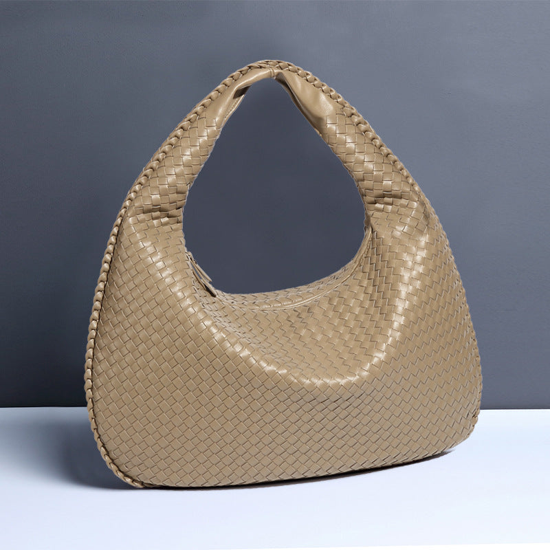 2025New Crescent Moon Women's Bag Fully Handwoven Handheld Dumpling Bag Fashionable Versatile European and American Style Single Shoulder Underarm Bag