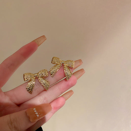 Silver Needle Metal Earrings High-end Simple Stud Earrings Fashion Versatile Light Luxury Unique Niche Earrings Yiwu Wholesale