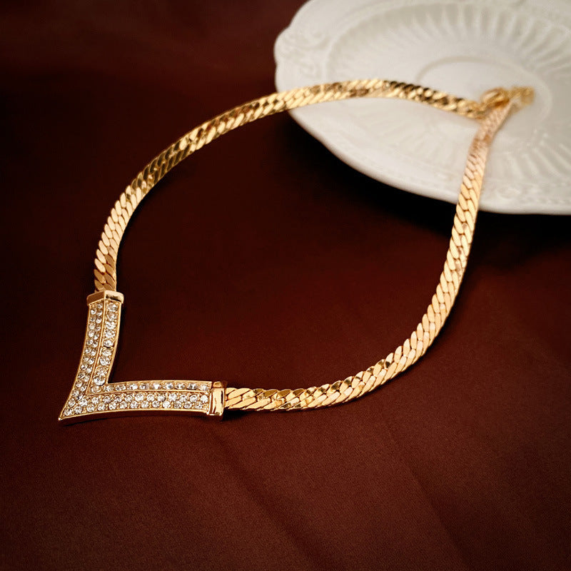 Medieval vintage Light Luxury Necklace Palace Style Heavy Craft Inlaid Diamond Water Drop Collarbone Chain High-end Vintage Necklace for Women