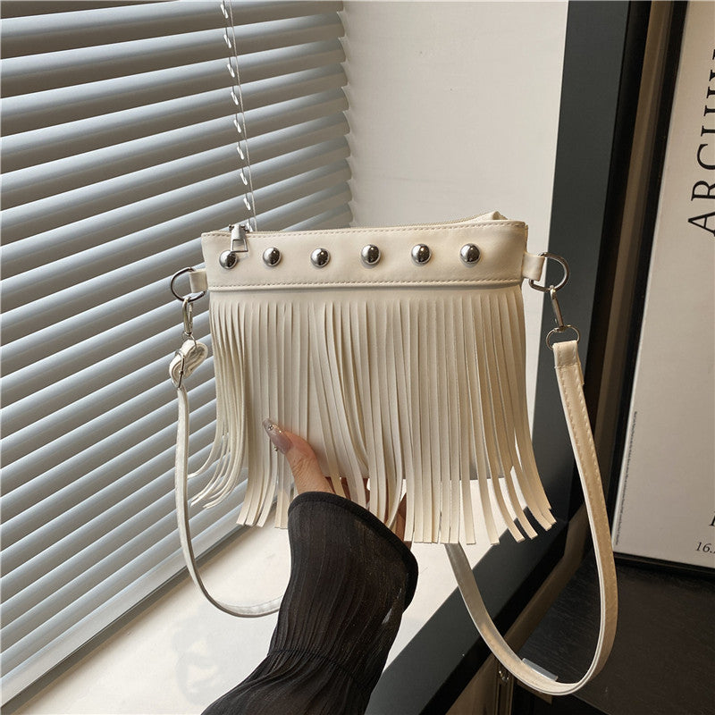 French retro tassel commuter bucket bag for women2025Summer new cross-border style soft shoulder crossbody tassel bag