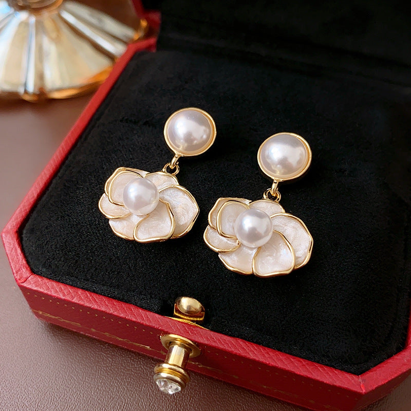 Pearl Earrings with a Sense of Sophistication Real Gold Electroplated Silver Needle French Retro Palace Style Earrings Versatile Ear Jewelry Wholesale