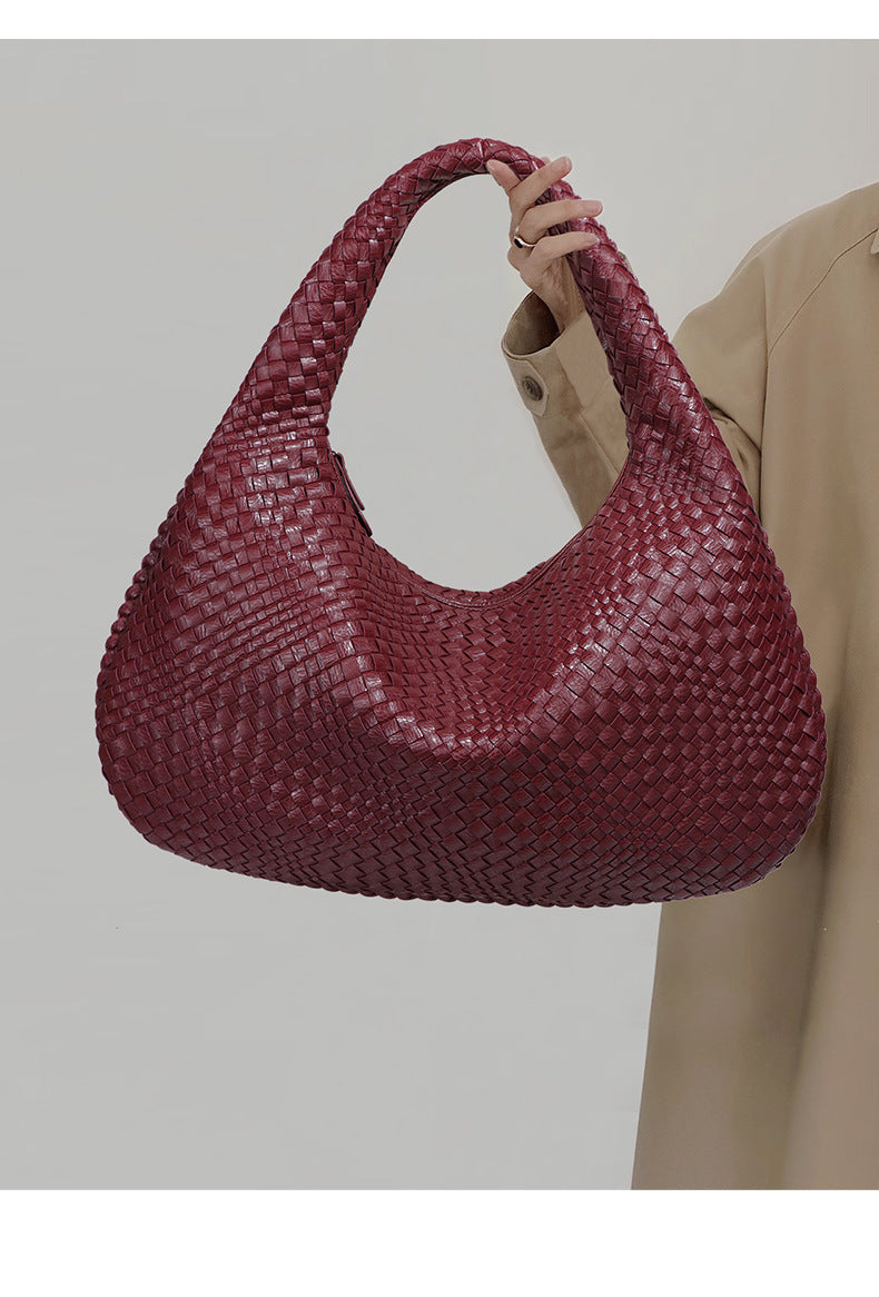 2025New Crescent Moon Women's Bag Fully Handwoven Handheld Dumpling Bag Fashionable Versatile European and American Style Single Shoulder Underarm Bag