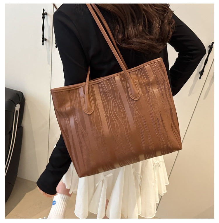 Casual Patchwork Fashion Large Capacity Pendant2025Spring New Fashion Commuting Texture Casual Shoulder Tote Bag for Women