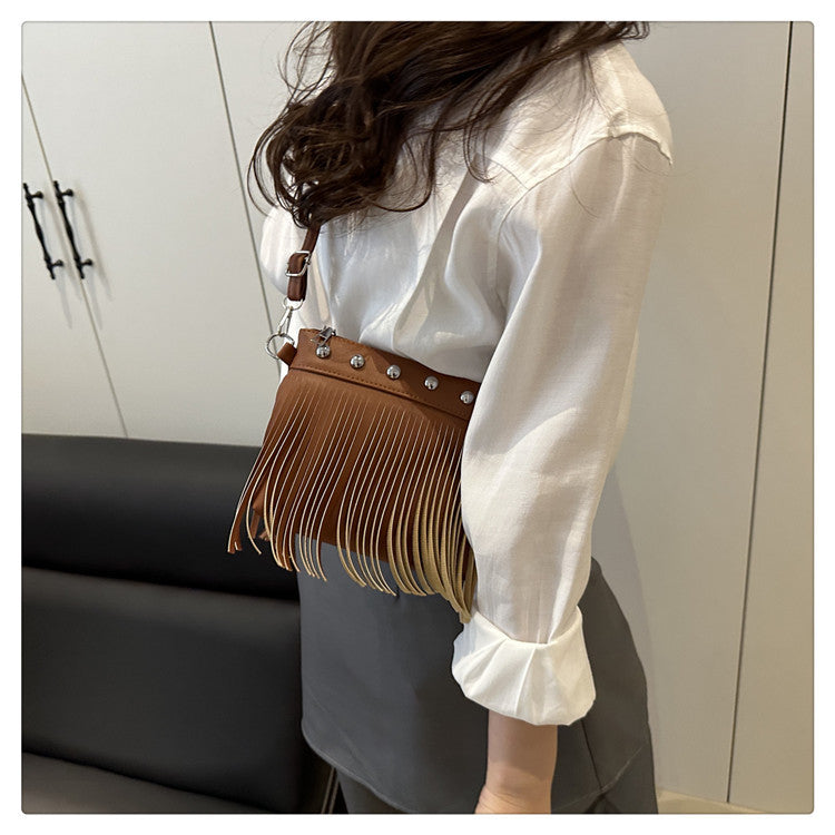 French retro tassel commuter bucket bag for women2025Summer new cross-border style soft shoulder crossbody tassel bag