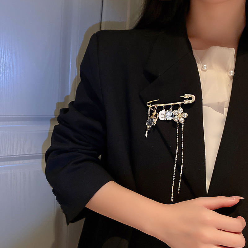Inlaid Diamond Pearl Digital Flower Brooch French Light Luxury Elegant Pin Fashion Niche High-end Suit Accessory for Women