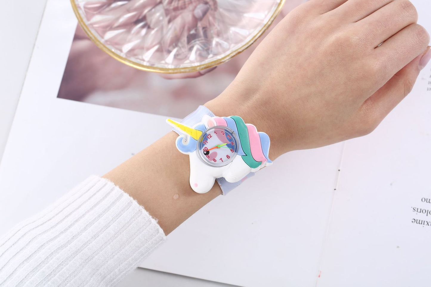 Children's Cute Fashion Snap Watch for Boys and Girls Quartz Watch Childlike Chronograph Large Dial