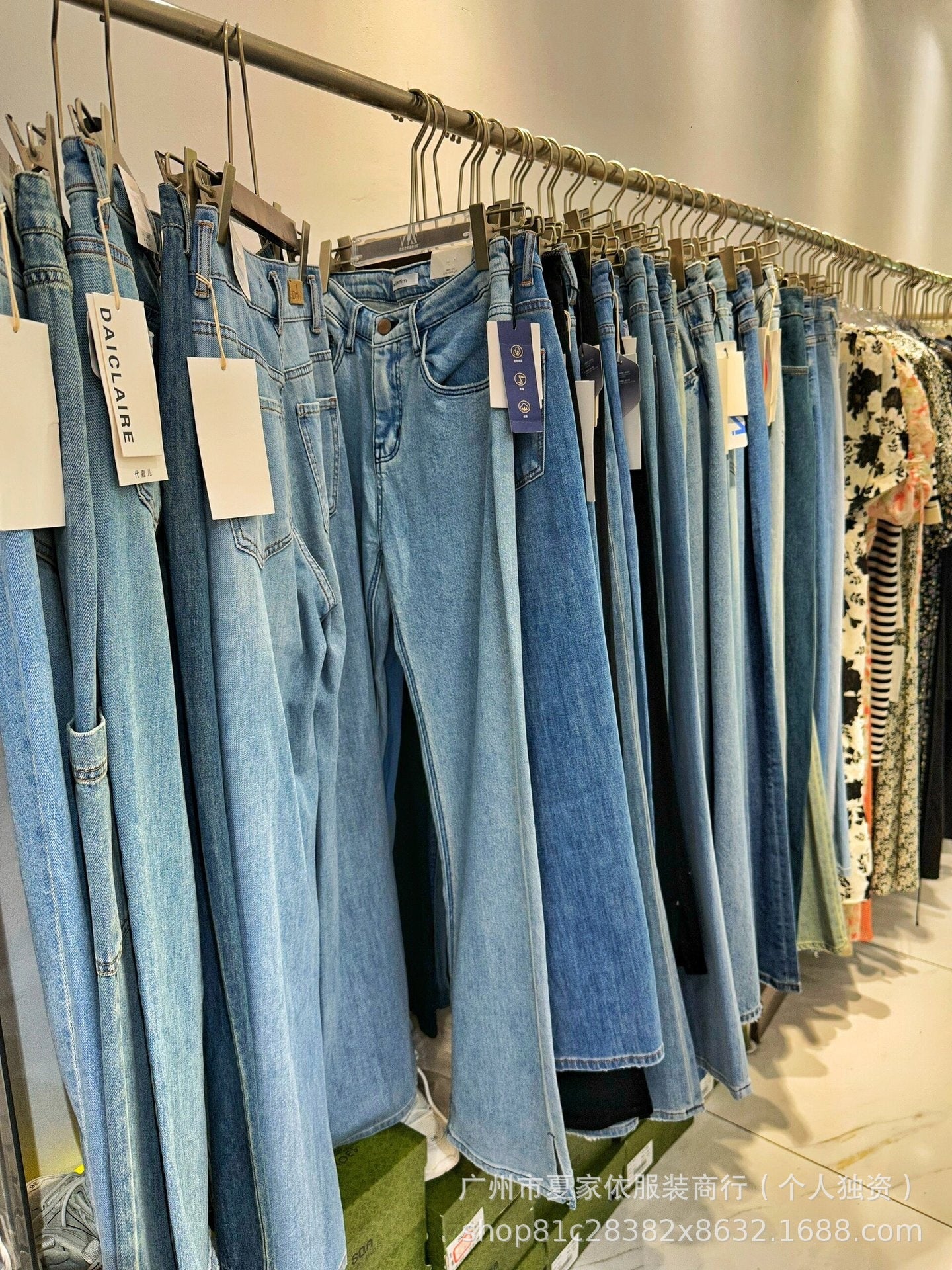 2025New Denim Pants Mixed Wholesale Korean Version Loose High Waist Slimming Wide Leg Live Streaming Women's Clothing Scimitar Pants