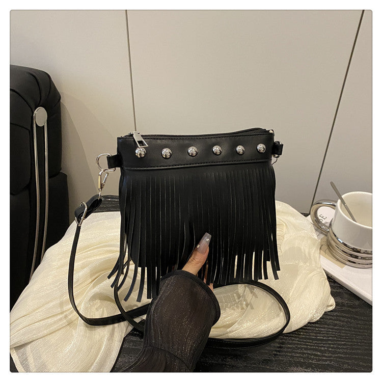 French retro tassel commuter bucket bag for women2025Summer new cross-border style soft shoulder crossbody tassel bag