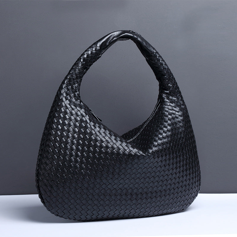 2025New Crescent Moon Women's Bag Fully Handwoven Handheld Dumpling Bag Fashionable Versatile European and American Style Single Shoulder Underarm Bag