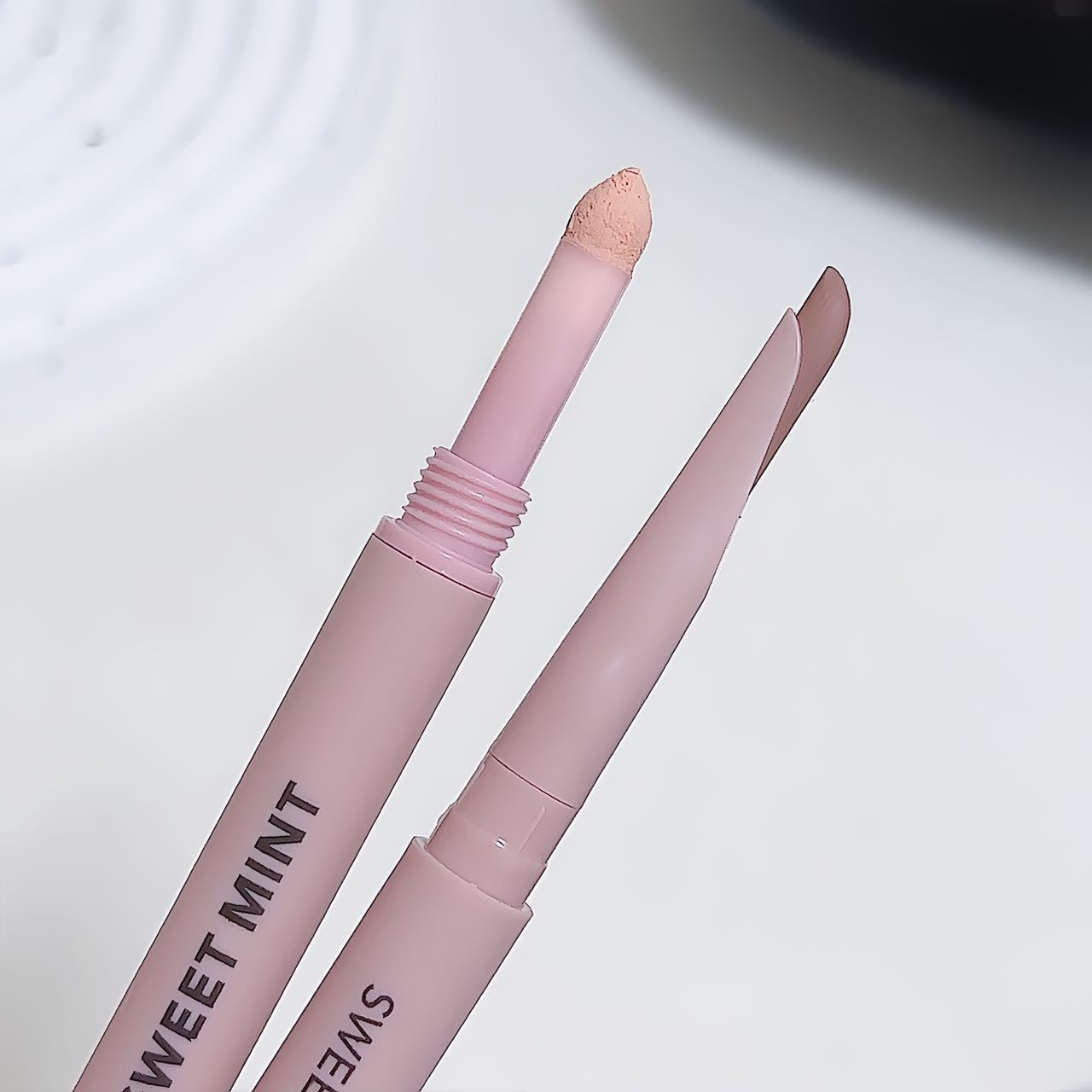 sweet mint Crescent Double-Ended Eyeliner Pen Pearlescent Fine Shimmer Lower Shadow Contour Highlight Brightening1434