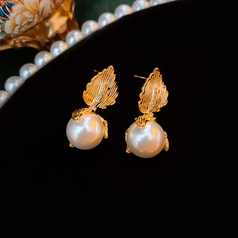 Pearl Earrings with a Sense of Sophistication Real Gold Electroplated Silver Needle French Retro Palace Style Earrings Versatile Ear Jewelry Wholesale