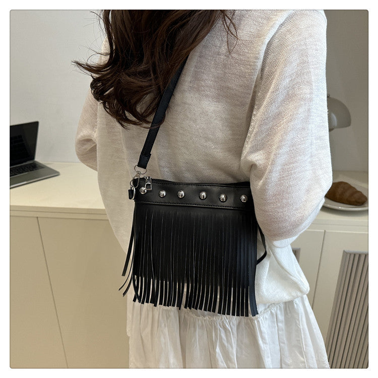 French retro tassel commuter bucket bag for women2025Summer new cross-border style soft shoulder crossbody tassel bag