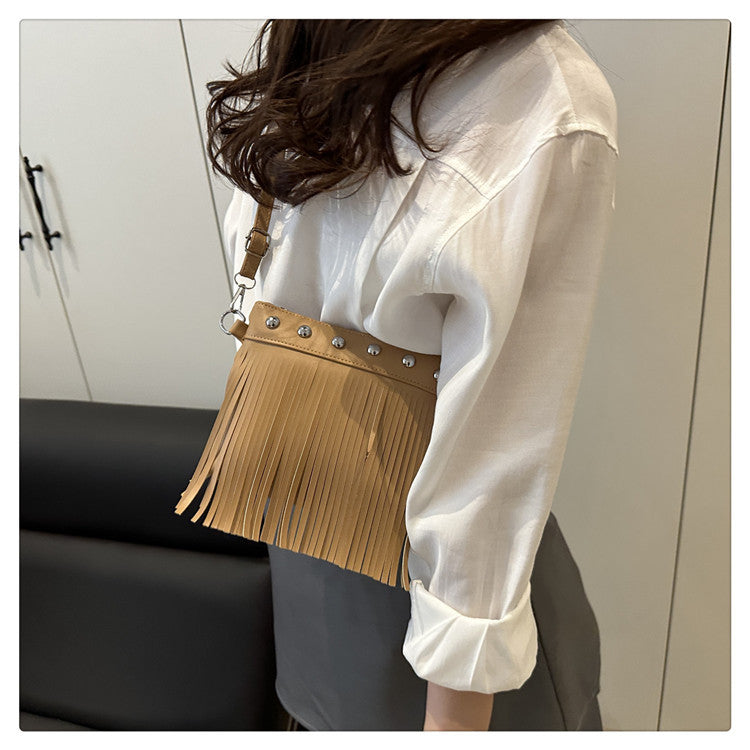 French retro tassel commuter bucket bag for women2025Summer new cross-border style soft shoulder crossbody tassel bag