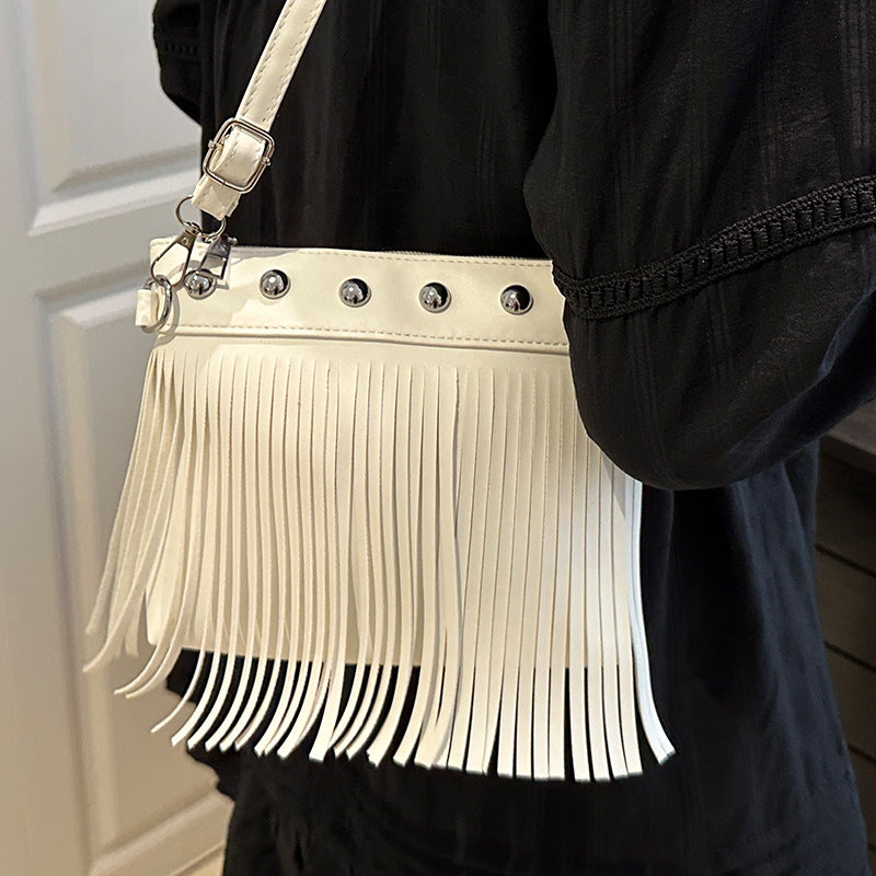French retro tassel commuter bucket bag for women2025Summer new cross-border style soft shoulder crossbody tassel bag