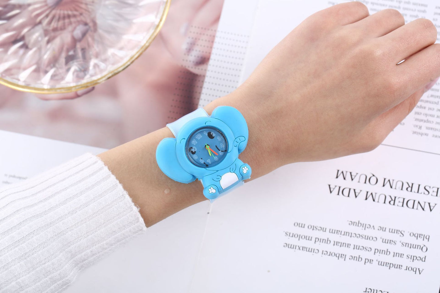 Children's Cute Fashion Snap Watch for Boys and Girls Quartz Watch Childlike Chronograph Large Dial