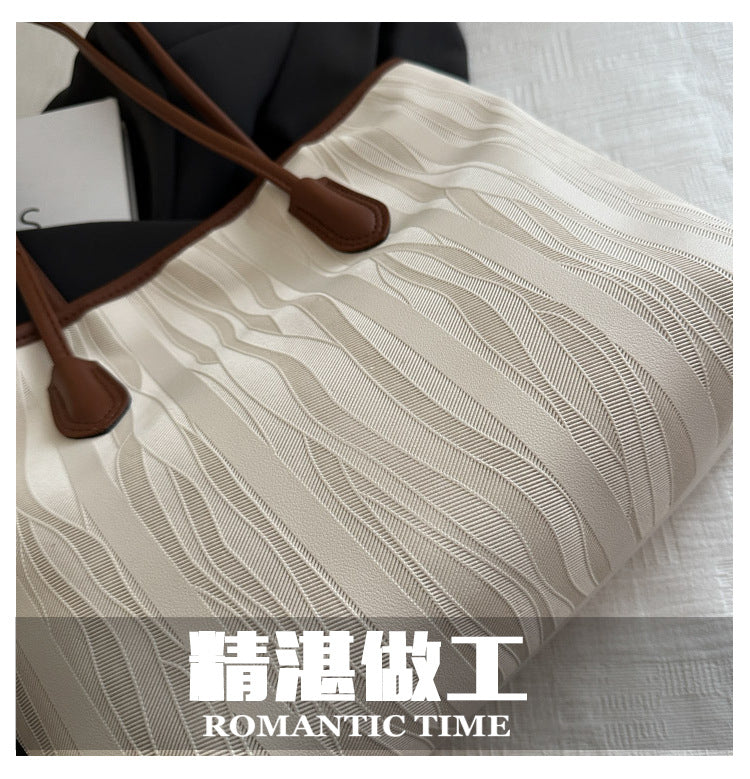Casual Patchwork Fashion Large Capacity Pendant2025Spring New Fashion Commuting Texture Casual Shoulder Tote Bag for Women