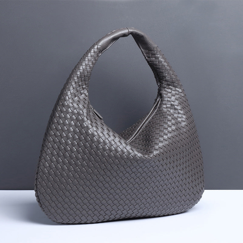 2025New Crescent Moon Women's Bag Fully Handwoven Handheld Dumpling Bag Fashionable Versatile European and American Style Single Shoulder Underarm Bag