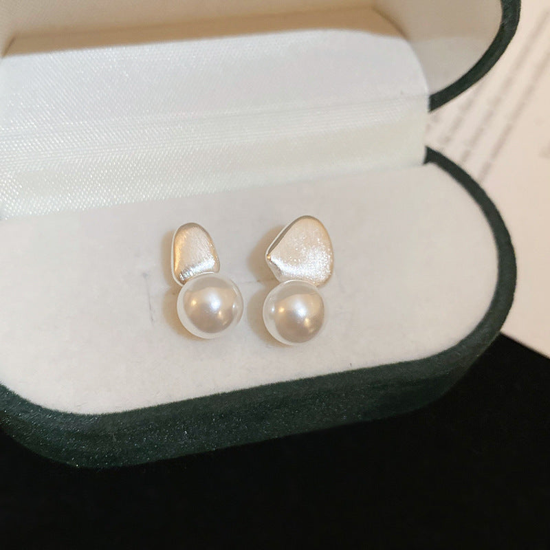 Medieval vintage Silver Needle Stud Earrings Elegant Light Luxury Palace Style Pearl Earrings Versatile High-end Vintage Earrings