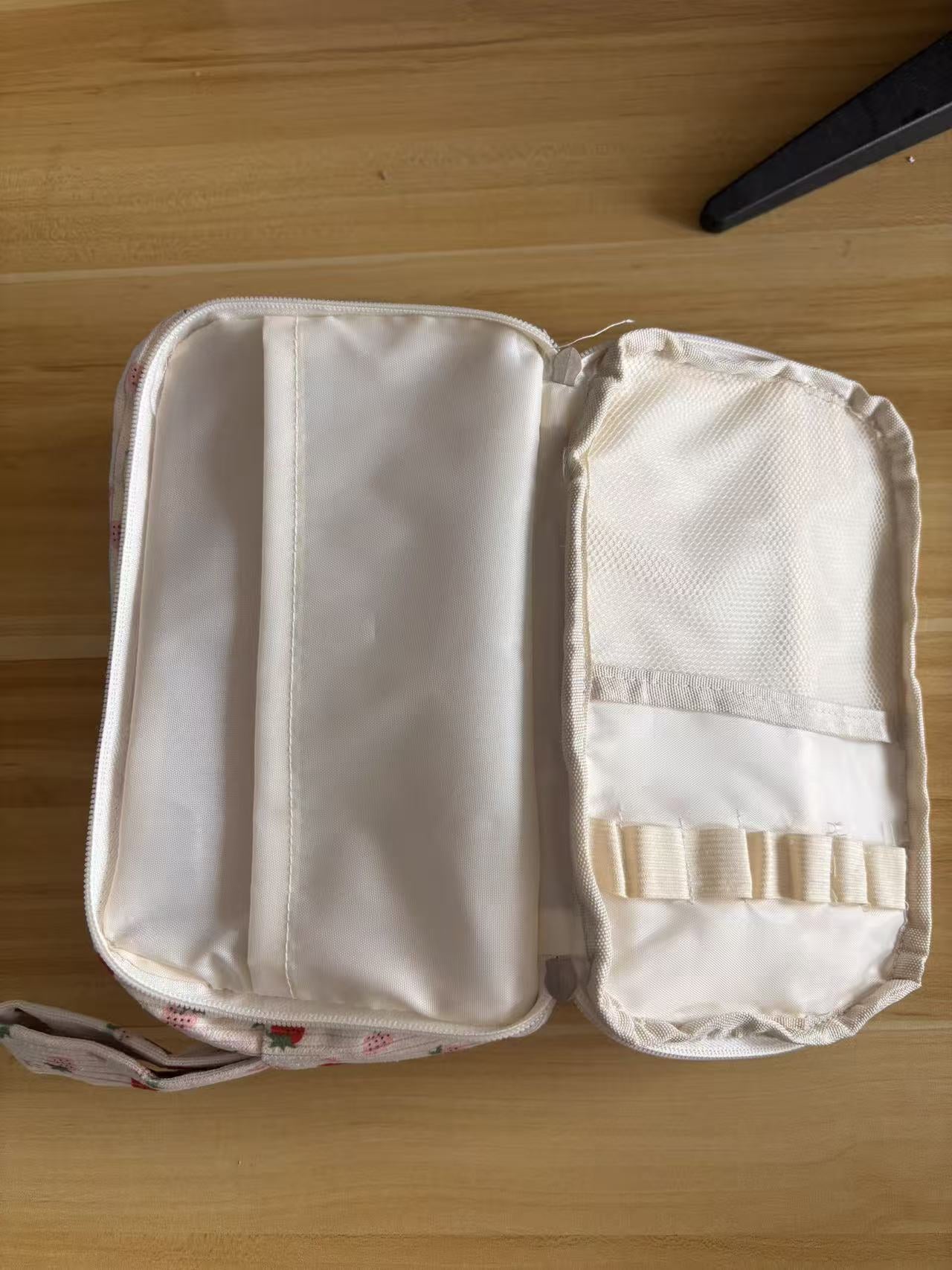 Cross-Border New Product Pencil Case Large Capacity Zipper Pencil Bag Compartment Soft Pencil Bag Boys and Girls Butterfly Flower http://detail.1688.com/offer/960755400517.html