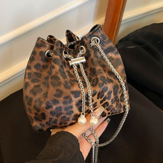 Personalized Chain Large Capacity Stylish Fashion Leopard Print Drawstring Winter2024New Zebra Pattern Shoulder Bucket Bag