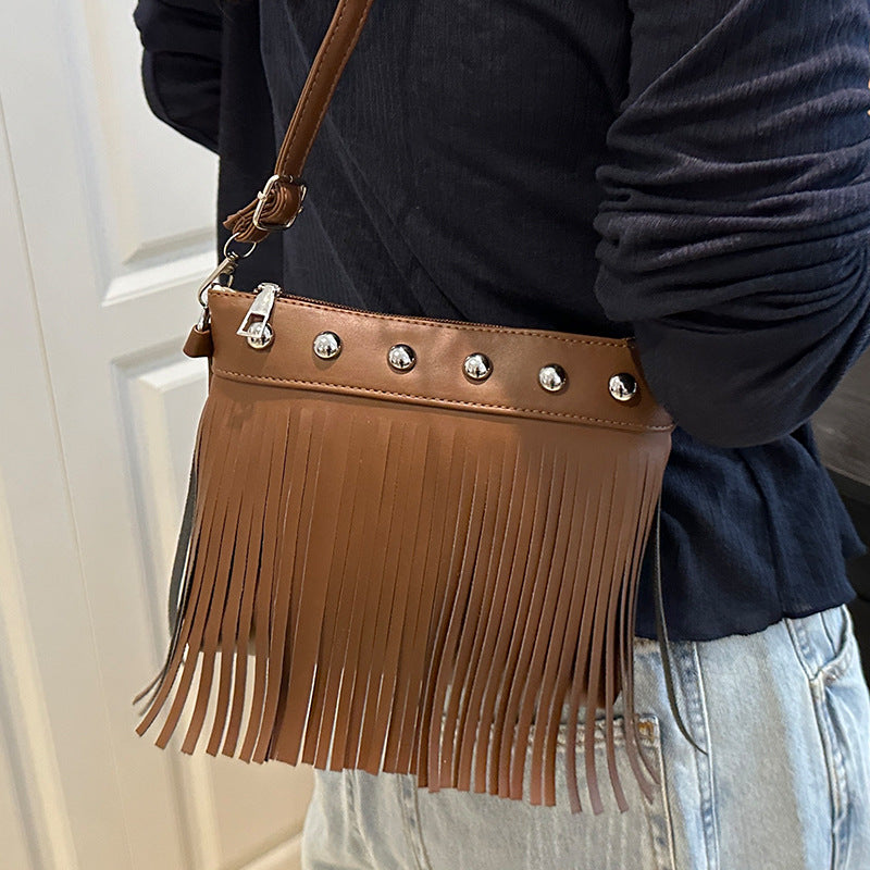 French retro tassel commuter bucket bag for women2025Summer new cross-border style soft shoulder crossbody tassel bag
