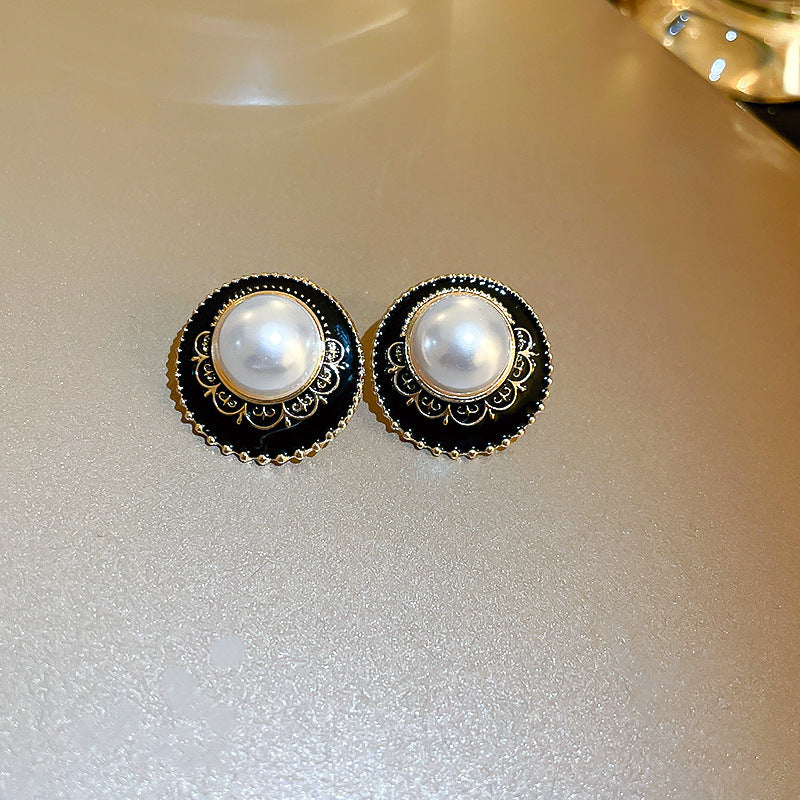 Medieval vintage Silver Needle Stud Earrings Elegant Light Luxury Palace Style Pearl Earrings Versatile High-end Vintage Earrings