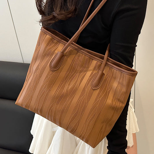 Casual Patchwork Fashion Large Capacity Pendant2025Spring New Fashion Commuting Texture Casual Shoulder Tote Bag for Women
