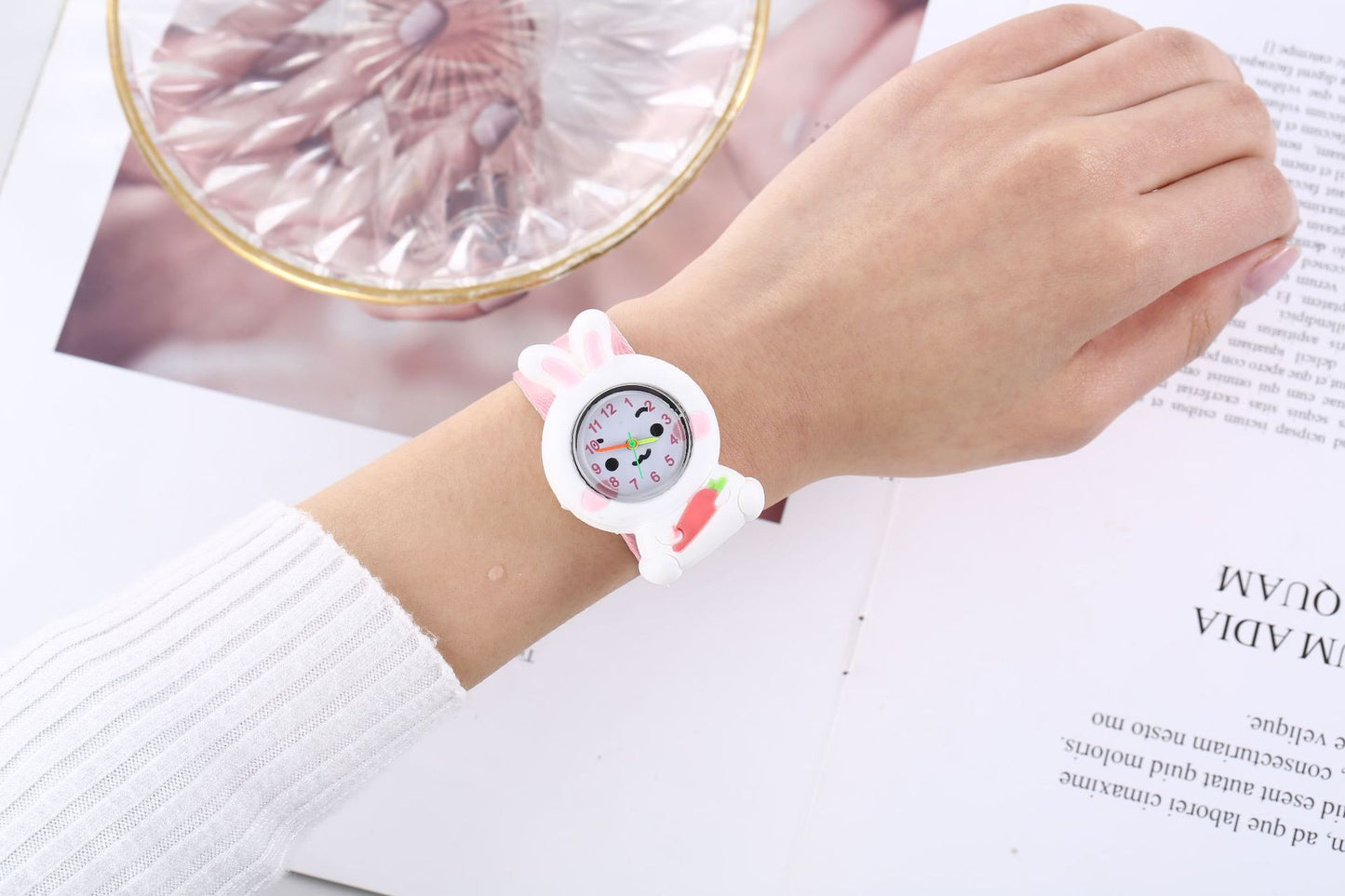 Children's Cute Fashion Snap Watch for Boys and Girls Quartz Watch Childlike Chronograph Large Dial